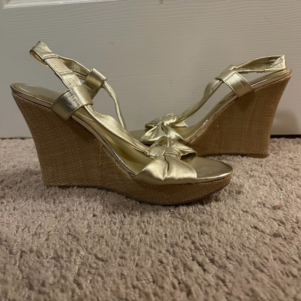 Charles by Charles David Gold Strappy Wedge Women's Sandals - size 8.5